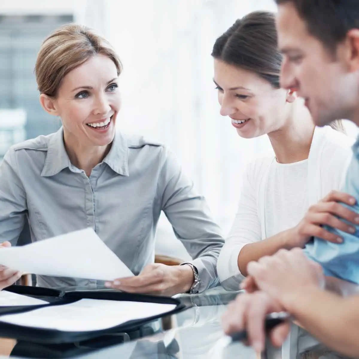 financial-advisor-with-couple